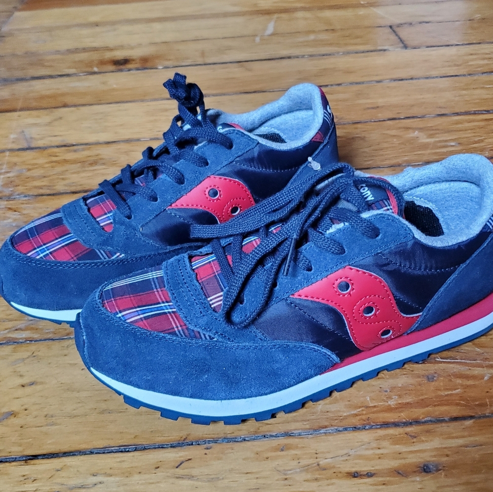 Saucony Jazz - BOYS/MEN 4.5 (women 6) - Navy Red Plaid